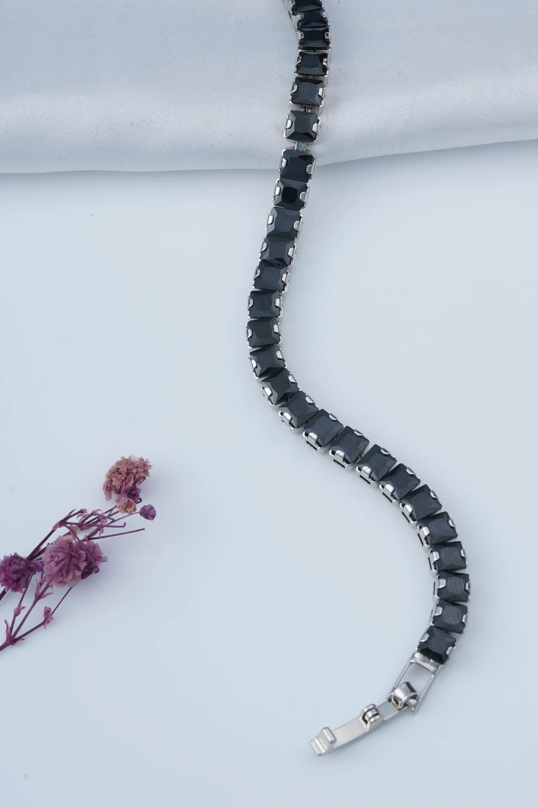 Elegant TooBela black stone bracelet for women party wear