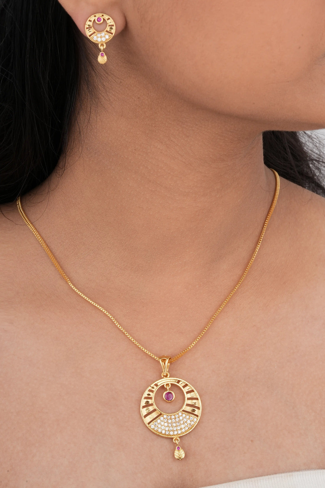 TooBela gold tone circular crystal pendant necklace set with ruby stone